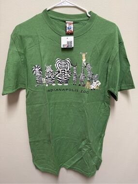 Indianapolis Zoo Stripes Animals Men’s Green T-shirt Size Medium NWT